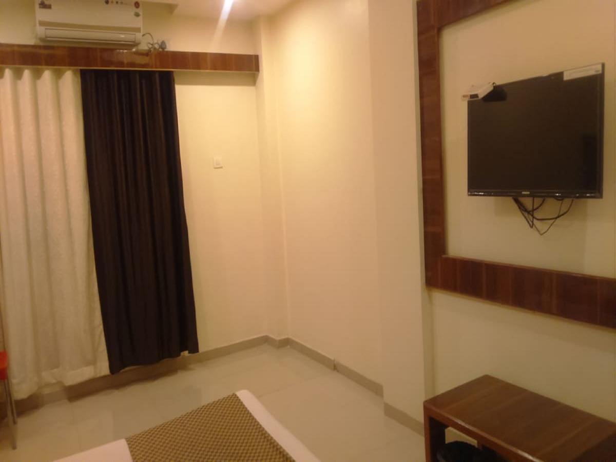 斯里克里希纳酒店 舍地 外观 照片